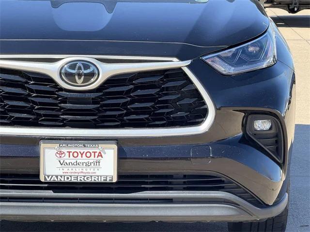 used 2021 Toyota Highlander car, priced at $32,402