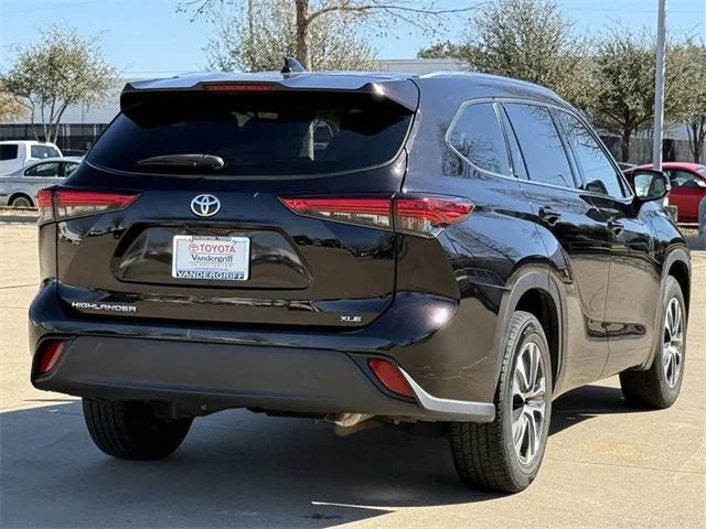 used 2021 Toyota Highlander car, priced at $32,402