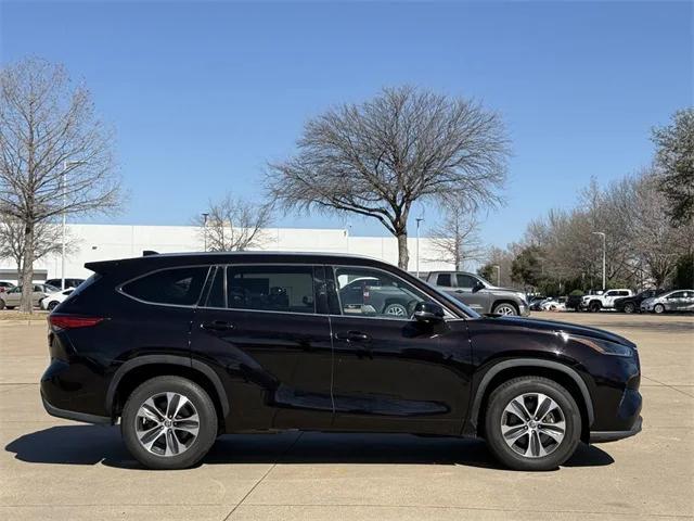 used 2021 Toyota Highlander car, priced at $32,402