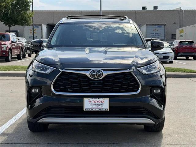 used 2021 Toyota Highlander car, priced at $35,994
