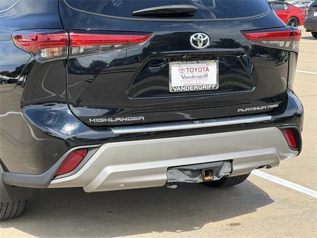 used 2021 Toyota Highlander car, priced at $35,994