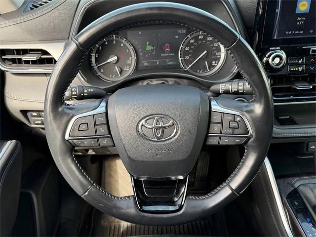 used 2021 Toyota Highlander car, priced at $35,994