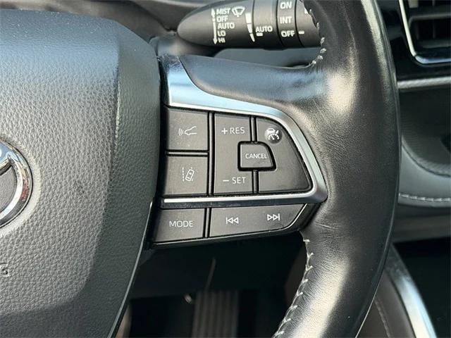 used 2021 Toyota Highlander car, priced at $35,994