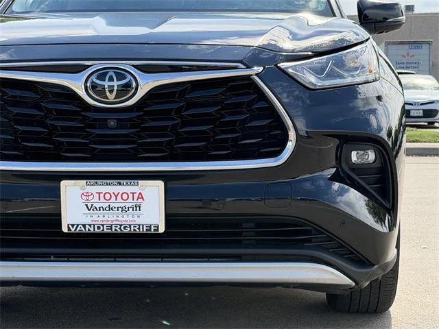 used 2021 Toyota Highlander car, priced at $35,994