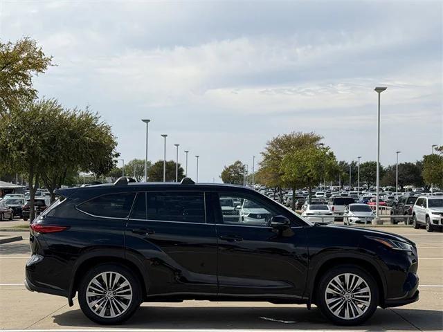used 2021 Toyota Highlander car, priced at $35,994
