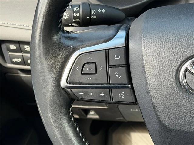 used 2021 Toyota Highlander car, priced at $35,994
