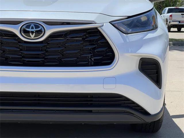 used 2023 Toyota Highlander car, priced at $34,994