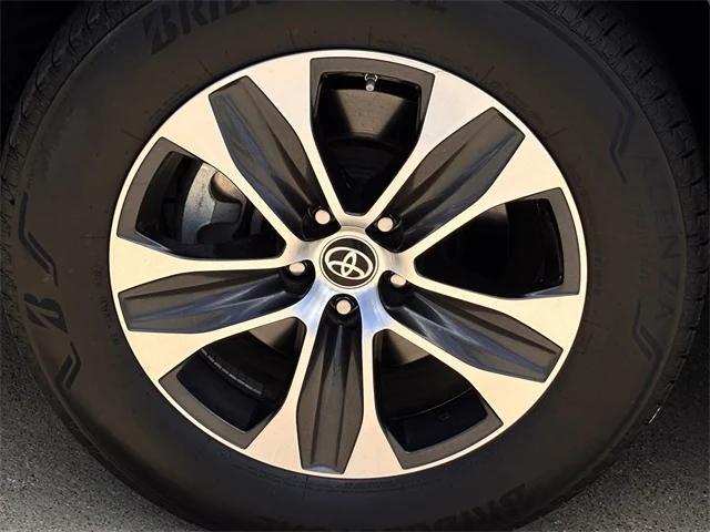 used 2023 Toyota Highlander car, priced at $41,567