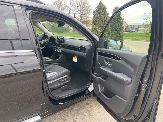 new 2025 Honda Pilot car, priced at $52,950