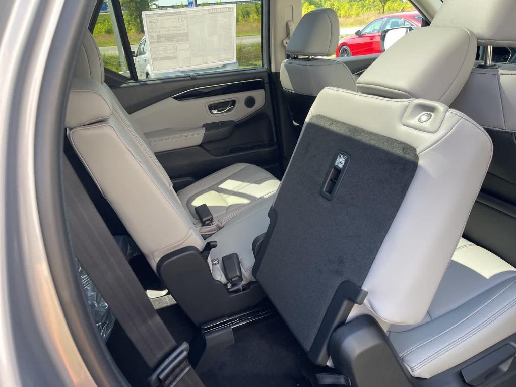 new 2025 Honda Pilot car, priced at $47,626