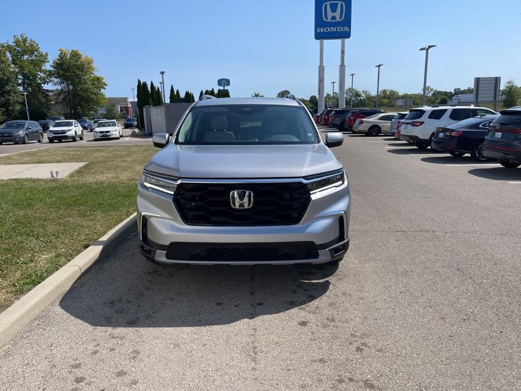 new 2025 Honda Pilot car, priced at $47,626