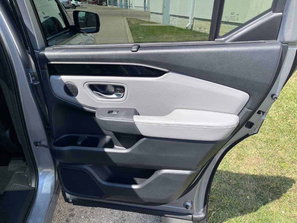 new 2025 Honda Pilot car, priced at $51,095