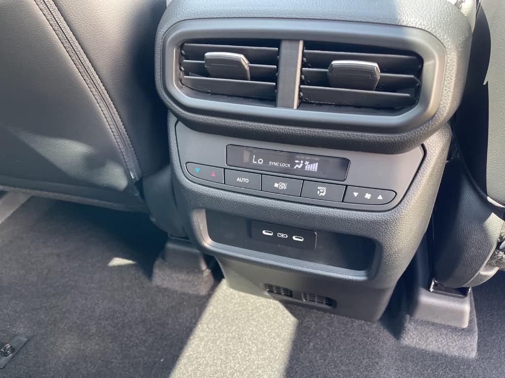 new 2025 Honda Pilot car, priced at $47,626