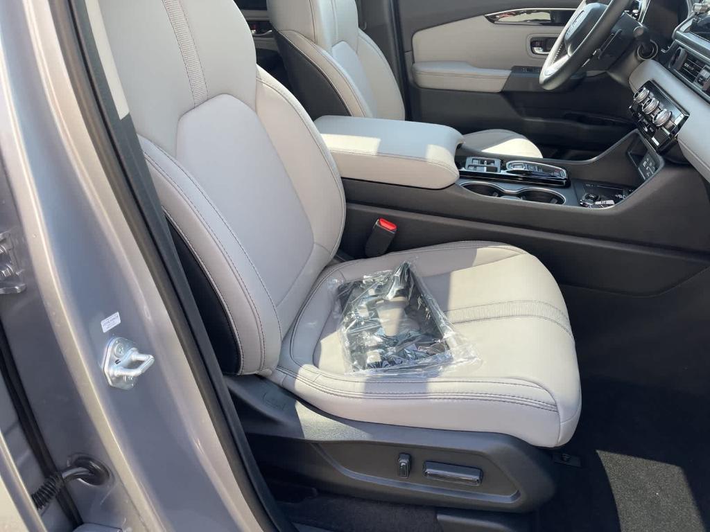 new 2025 Honda Pilot car, priced at $47,626