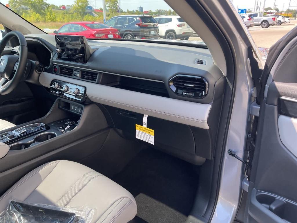 new 2025 Honda Pilot car, priced at $47,626