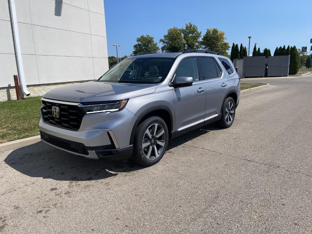 new 2025 Honda Pilot car, priced at $51,095