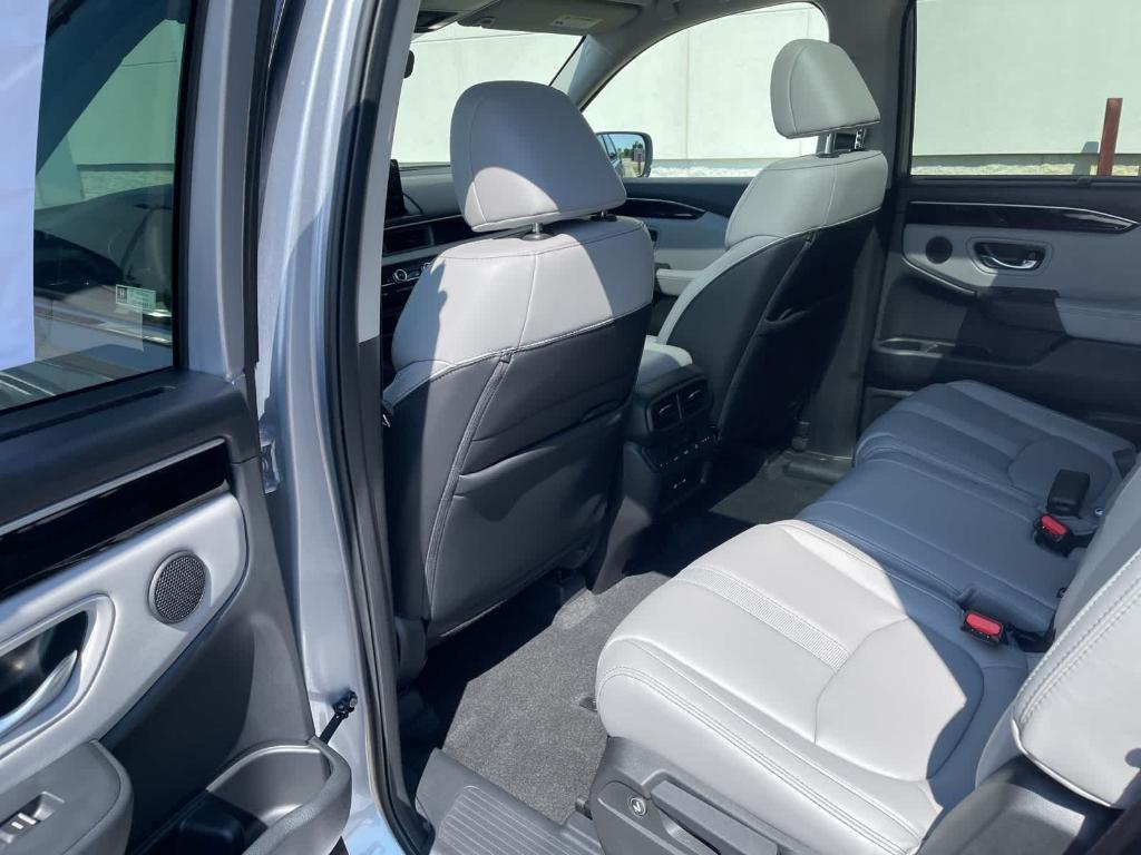 new 2025 Honda Pilot car, priced at $47,626