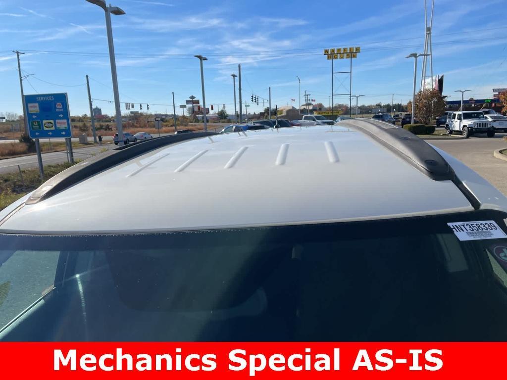 used 2011 Chevrolet Traverse car, priced at $3,000