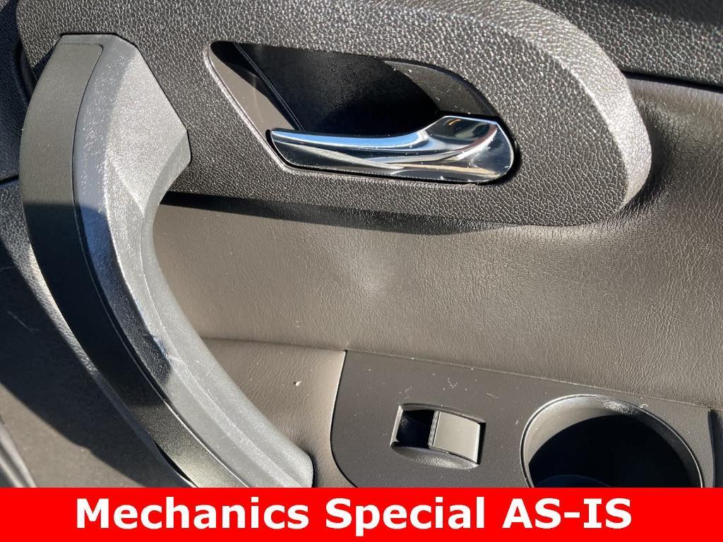 used 2011 Chevrolet Traverse car, priced at $3,000