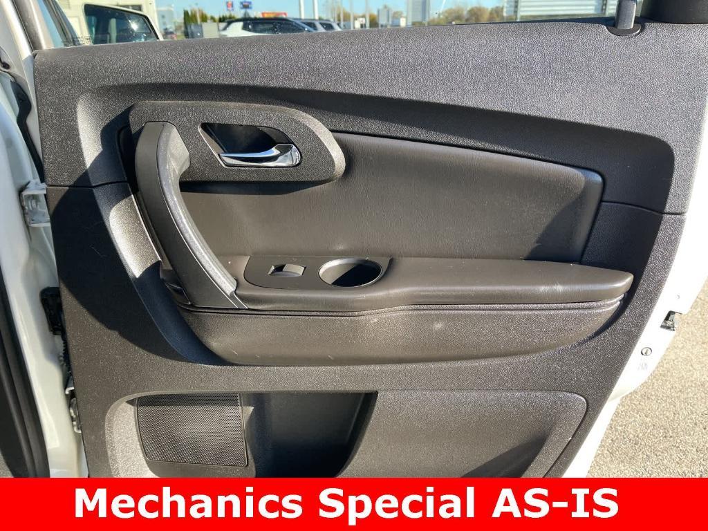 used 2011 Chevrolet Traverse car, priced at $3,000