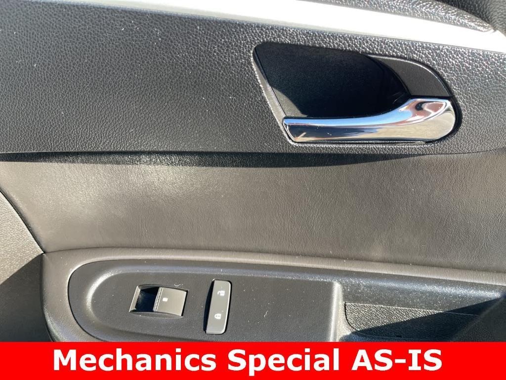 used 2011 Chevrolet Traverse car, priced at $3,000