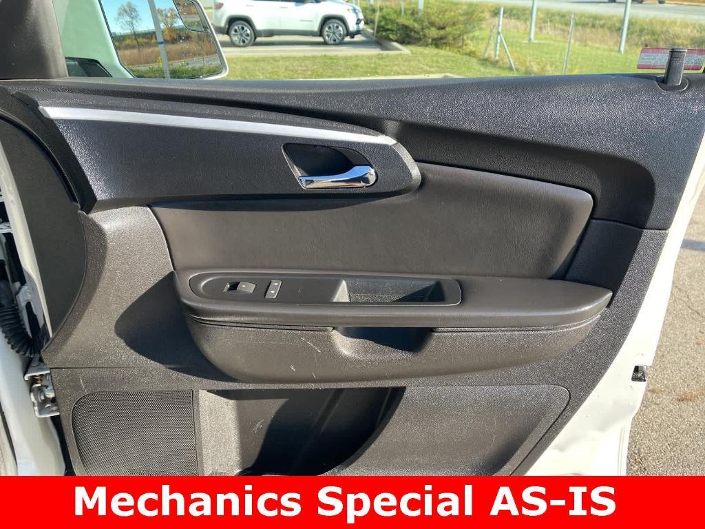 used 2011 Chevrolet Traverse car, priced at $3,000