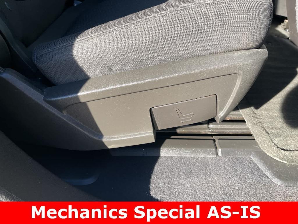 used 2011 Chevrolet Traverse car, priced at $3,000