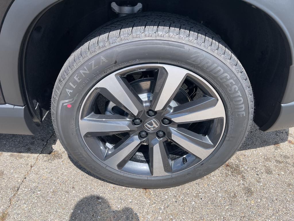 new 2025 Honda Pilot car, priced at $51,095