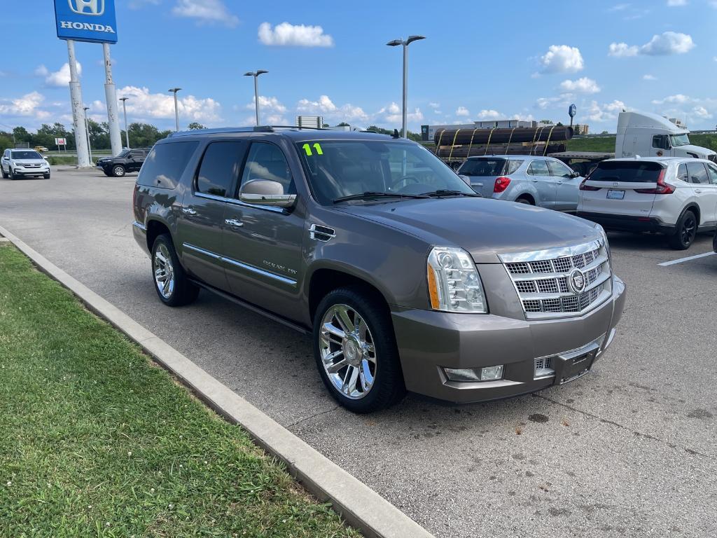 used 2011 Cadillac Escalade ESV car, priced at $12,998