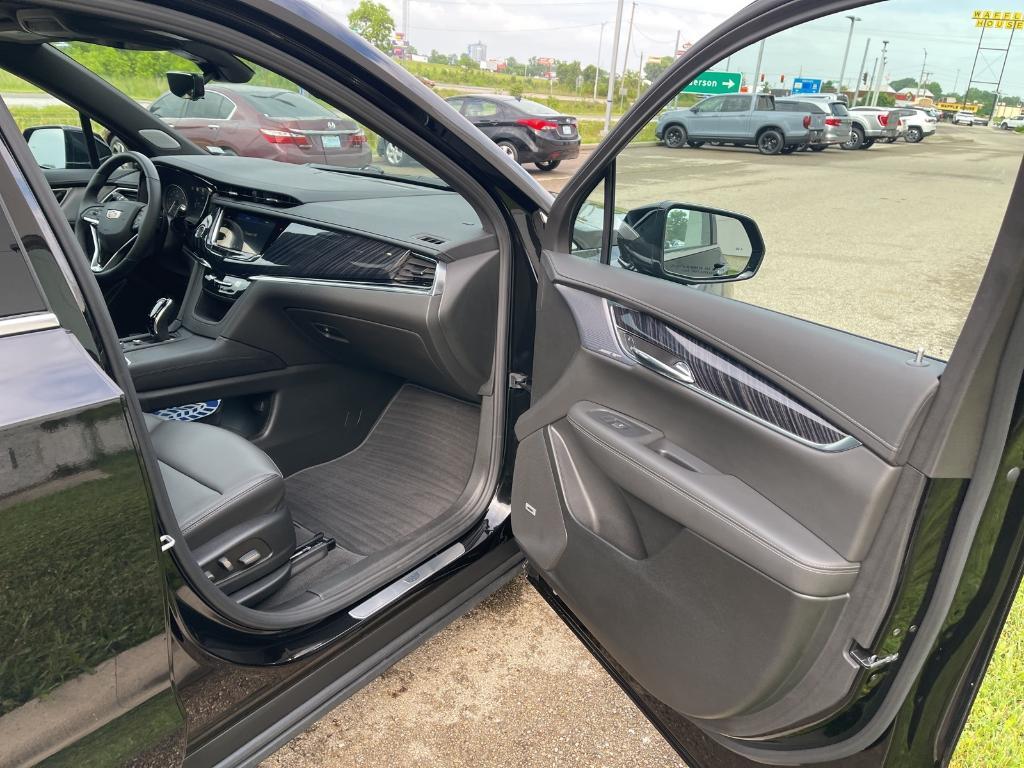 used 2025 Cadillac XT6 car, priced at $55,984