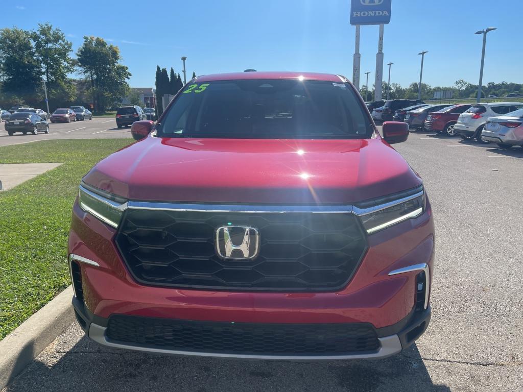 used 2025 Honda Pilot car, priced at $42,847