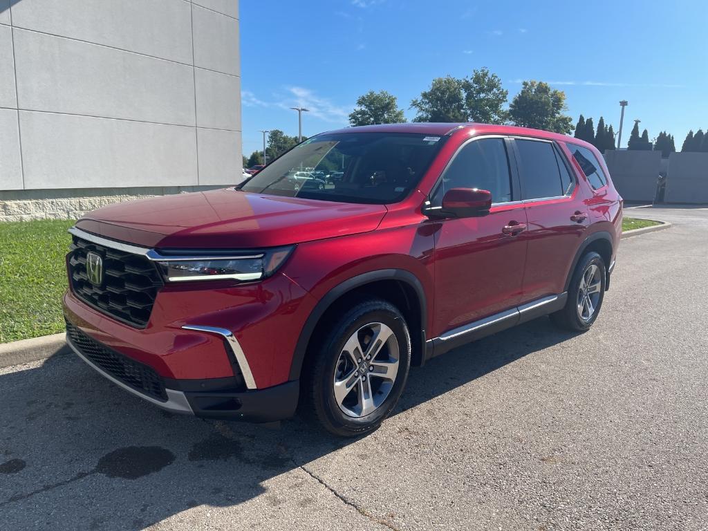used 2025 Honda Pilot car, priced at $42,847