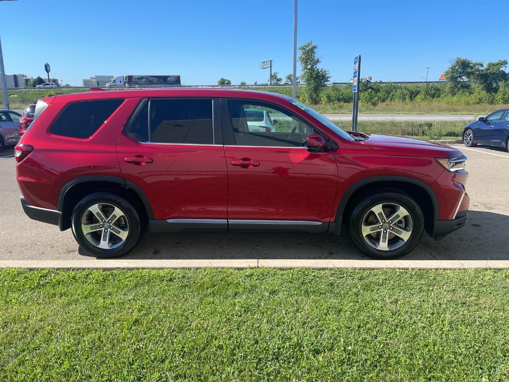 used 2025 Honda Pilot car, priced at $42,847