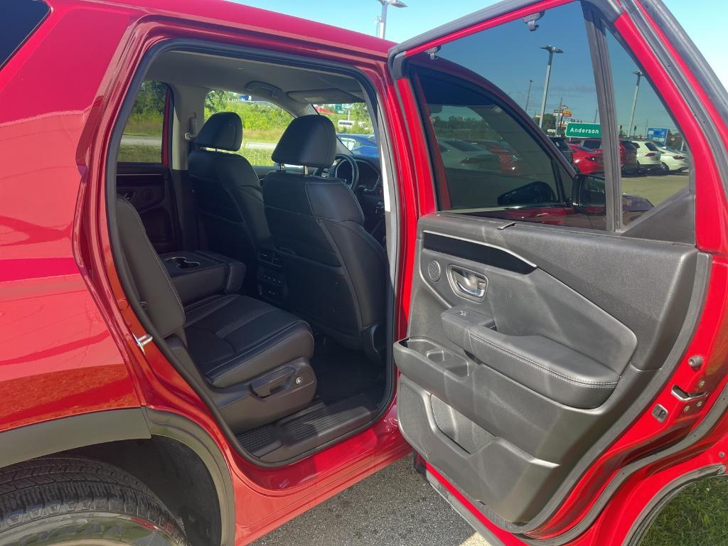 used 2025 Honda Pilot car, priced at $42,847