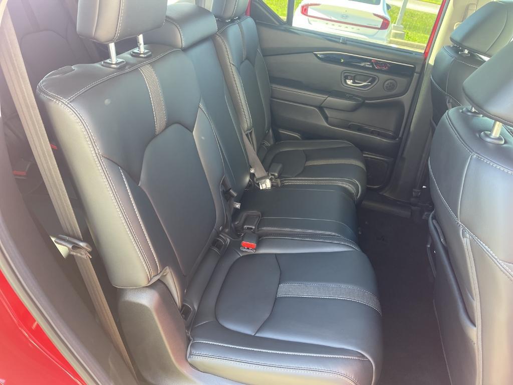 used 2025 Honda Pilot car, priced at $42,847