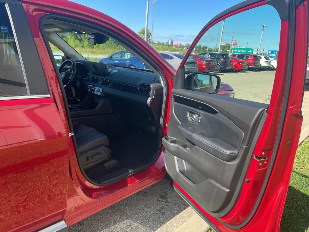 used 2025 Honda Pilot car, priced at $42,847