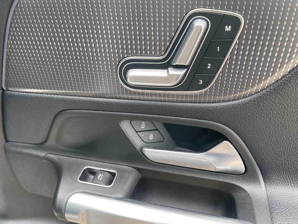 used 2021 Mercedes-Benz GLB 250 car, priced at $26,991