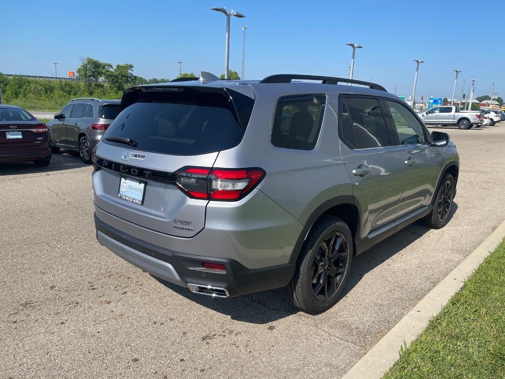 new 2025 Honda Pilot car, priced at $52,950