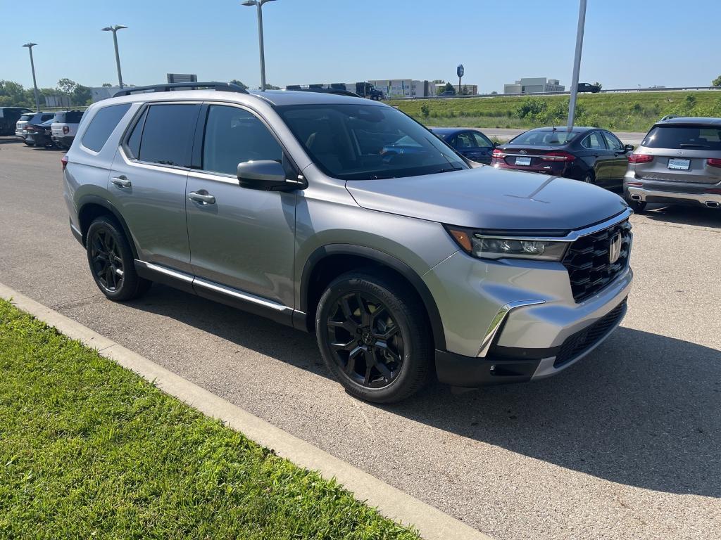 new 2025 Honda Pilot car, priced at $52,950