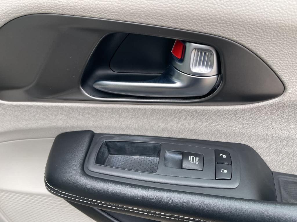 used 2021 Chrysler Pacifica car, priced at $19,989