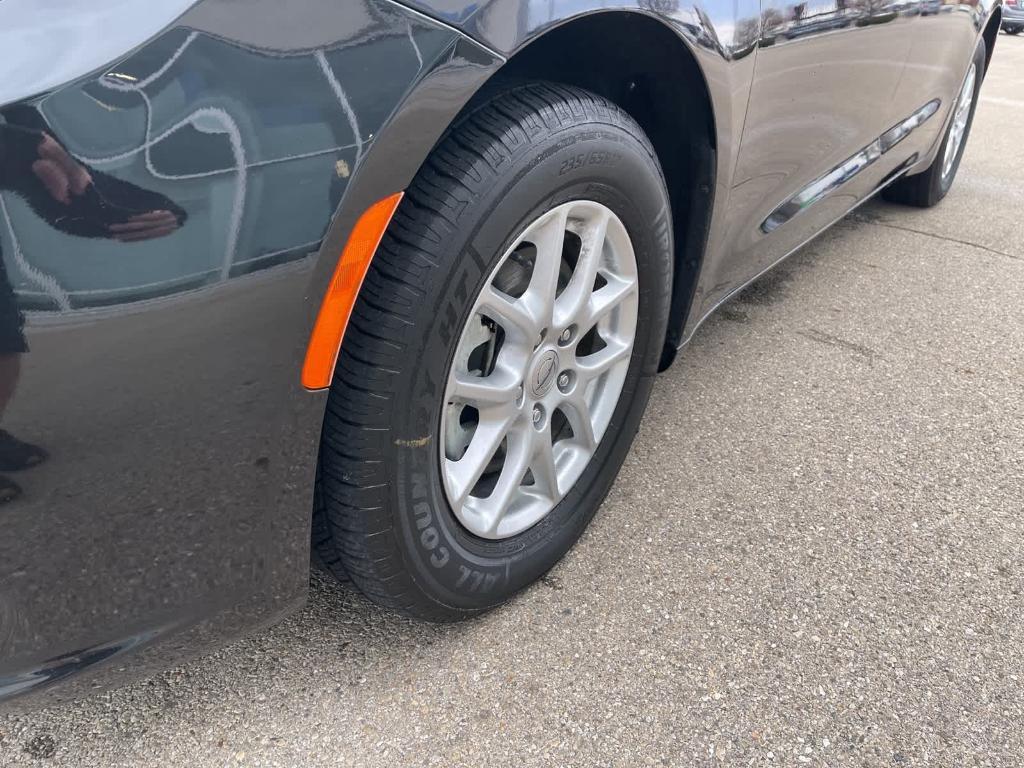 used 2021 Chrysler Pacifica car, priced at $19,989