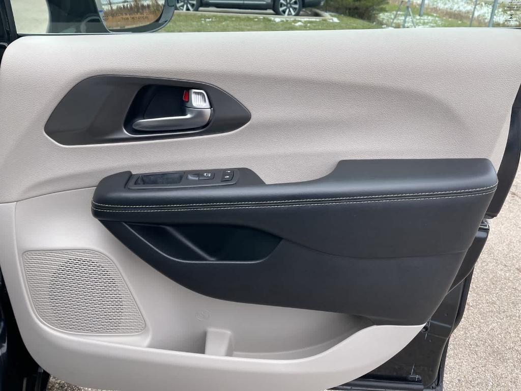 used 2021 Chrysler Pacifica car, priced at $19,989