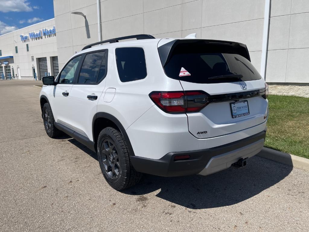 new 2025 Honda Pilot car, priced at $51,350