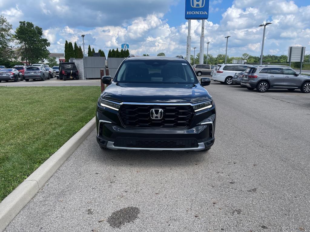 new 2025 Honda Pilot car, priced at $51,050