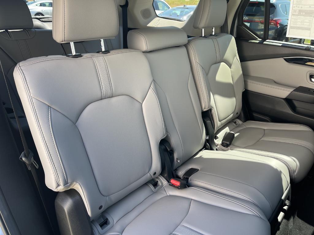 new 2025 Honda Pilot car, priced at $51,095