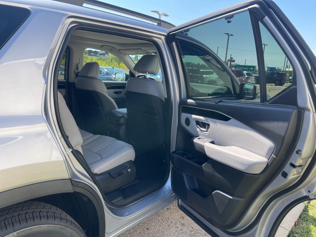 new 2025 Honda Pilot car, priced at $51,095