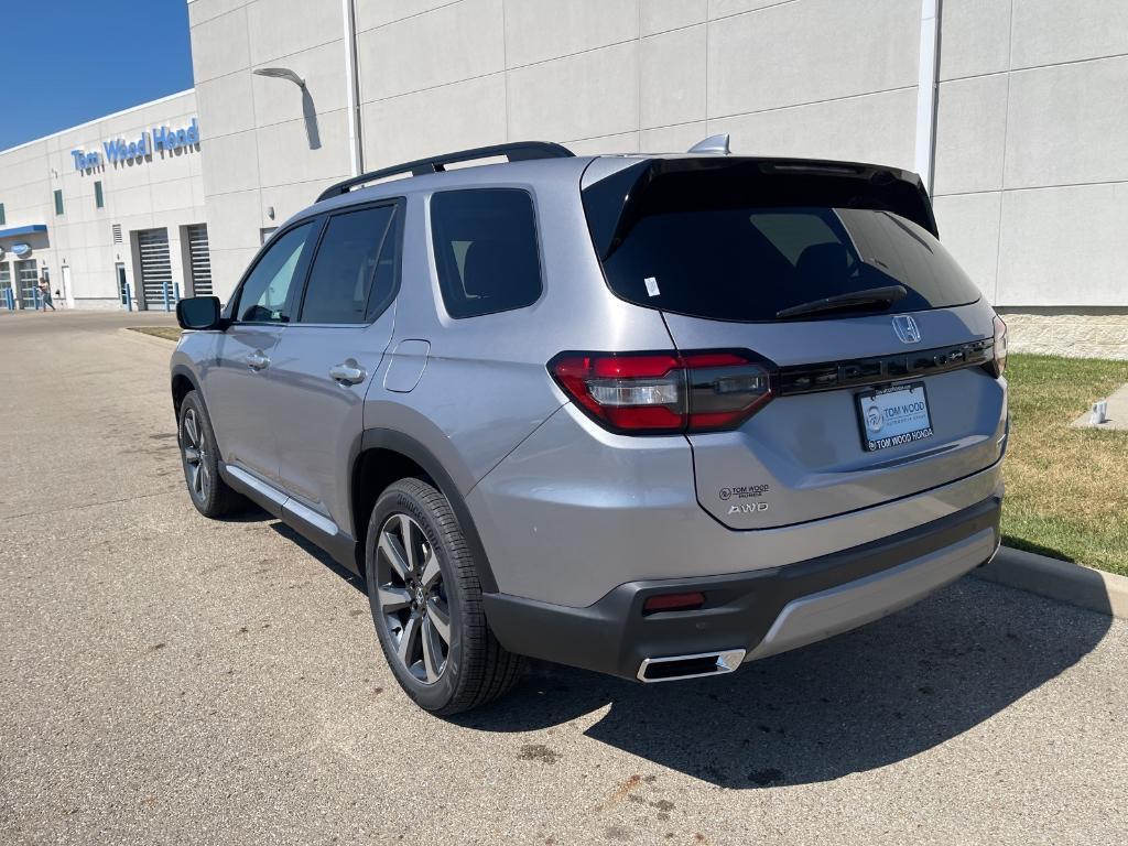 new 2025 Honda Pilot car, priced at $51,095