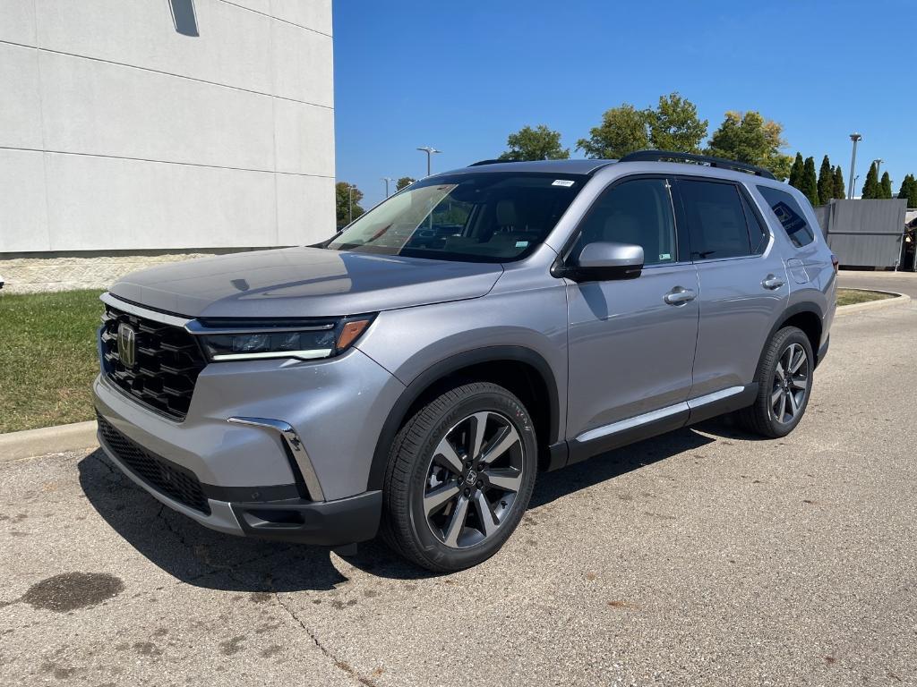 new 2025 Honda Pilot car, priced at $51,095
