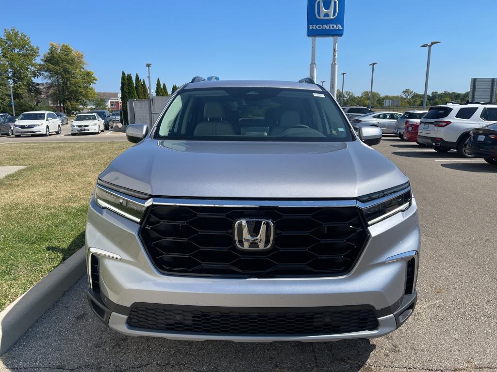 new 2025 Honda Pilot car, priced at $51,095