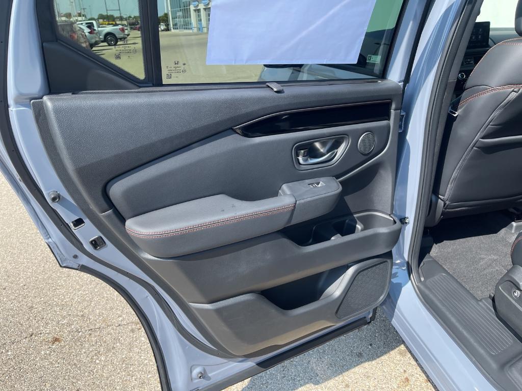 new 2025 Honda Pilot car, priced at $51,350